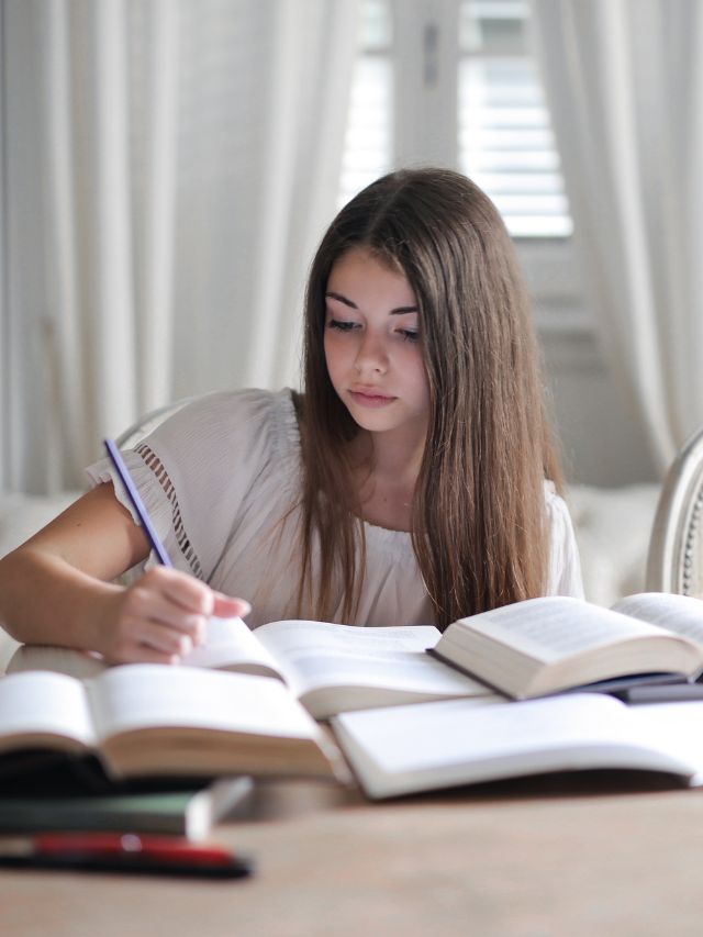 10 Tips To Help You Stay Focused While Studying In 2024