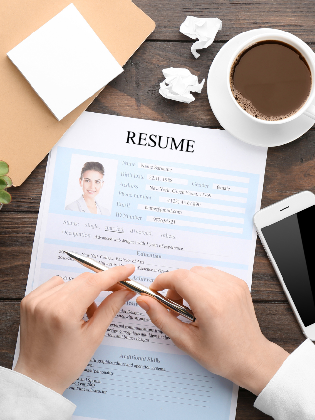 8 Examples of Resume Layouts in 2023