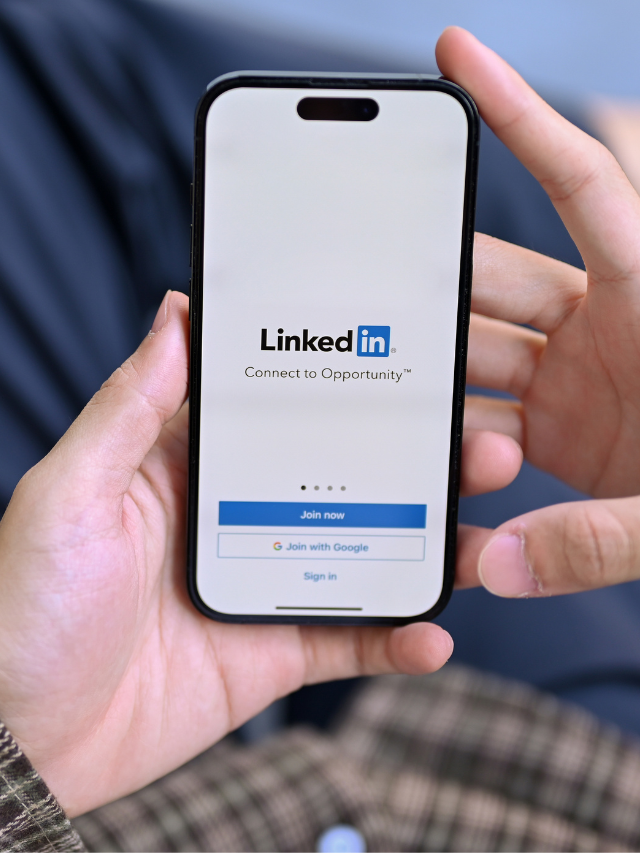 8 Expert Tips To Make Your LinkedIn Profile Stand Out